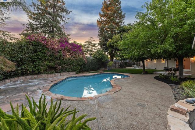 1515 Grove Way, Concord CA: https://media.crmls.org/mediaz/9512cfdf-e6bc-4462-8d9a-ac7647b67799.jpg