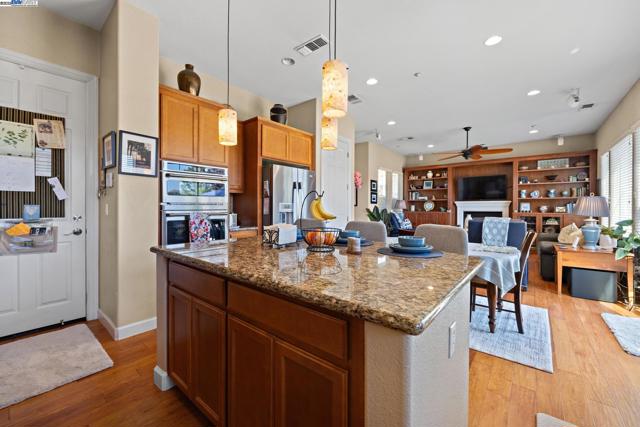 9779 Reimers Way, Dublin CA: https://media.crmls.org/mediaz/9512d1be-19ca-425c-ab3a-8c62b4d55d36.jpg