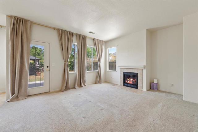 1446 Nottingham Circle, Los Banos CA: https://media.crmls.org/mediaz/9512dfad-ff79-48f9-8e9b-91ae7450f211.jpg