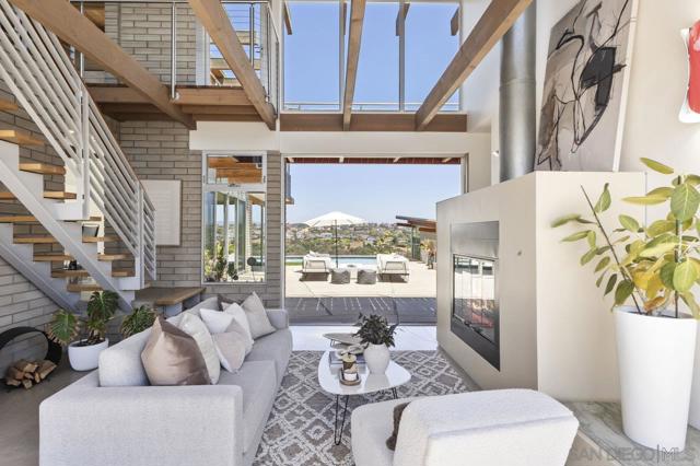 1635 Gascony Rd, Encinitas CA: https://media.crmls.org/mediaz/951307f7-343c-48d1-8555-a32664af56f6.jpg