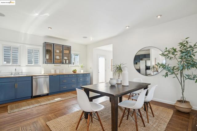 319 E 17Th St, Oakland CA: https://media.crmls.org/mediaz/95137dcb-a142-4e60-aee9-c52771b5cf86.jpg