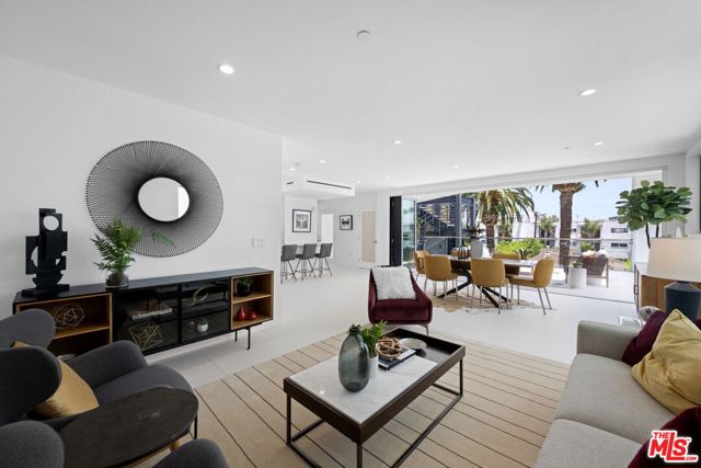 621 N Kings Road, West Hollywood CA: https://media.crmls.org/mediaz/9513cecb-d340-491c-ad3f-05d84659fee5.jpg