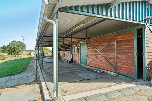 9900 Walter Welsher Court, Gilroy CA: https://media.crmls.org/mediaz/9513e06a-96a5-478a-8984-14e3794ef372.jpg