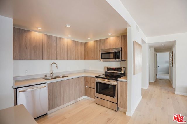 3460 W 7th Street, Los Angeles CA: https://media.crmls.org/mediaz/9513f714-7ef1-4b56-8782-a7e8b182b7b0.jpg
