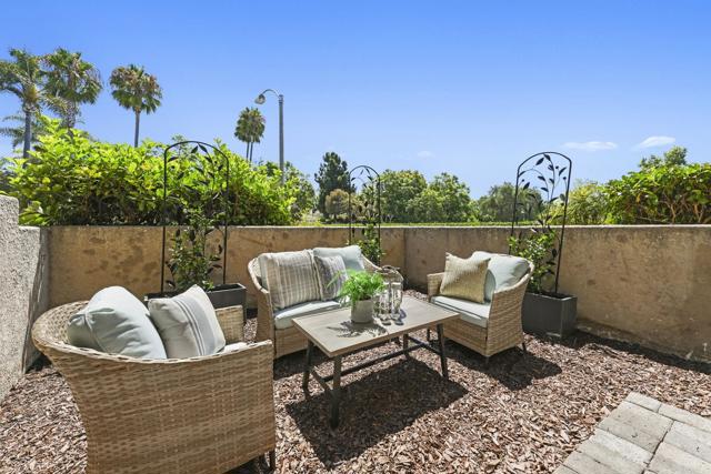 Detail Gallery Image 23 of 38 For 6084 Citracado Cir, Carlsbad,  CA 92009 - 3 Beds | 2/1 Baths