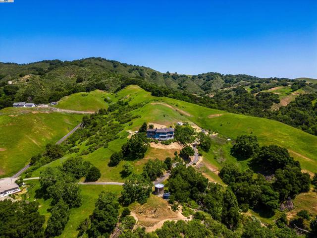 325 Bollinger Estates Ct, San Ramon CA: https://media.crmls.org/mediaz/95142997-f7db-40ff-821c-d1eac06c7433.jpg