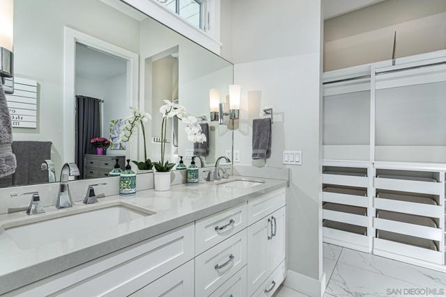 617 9Th St, Coronado CA: https://media.crmls.org/mediaz/9514b07a-18e0-4543-acd4-9a68ddc7042c.jpg