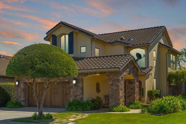 17666 Winding Creek Road, Salinas CA: https://media.crmls.org/mediaz/95157382-68dd-41a3-97b8-95bd6421d592.jpg