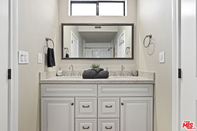 5940 Manola Way, Los Angeles CA: https://media.crmls.org/mediaz/9515b2d6-a110-40bf-8bc9-60b6fe83b5e4.jpg