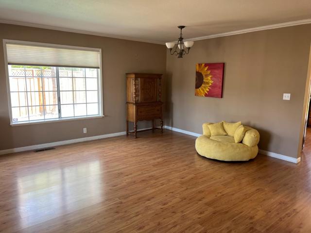 1298 Hersman Drive, Gilroy CA: https://media.crmls.org/mediaz/9515be51-0b9c-442f-8773-4549d02de121.jpg