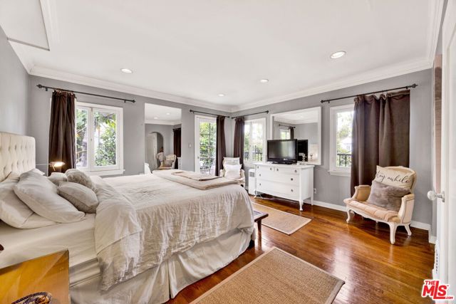634 N Highland Avenue, Los Angeles CA: https://media.crmls.org/mediaz/95169cc0-da26-40f1-9a47-3f8327c8b74c.jpg