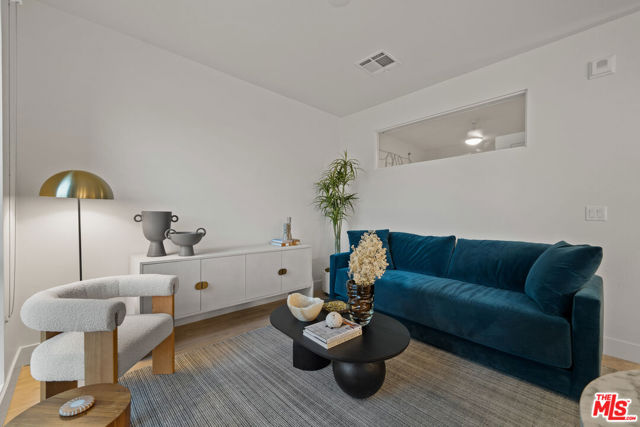 250 E Broadway, Long Beach CA: https://media.crmls.org/mediaz/9516a51c-4059-4aaa-90b2-f942850427de.jpg