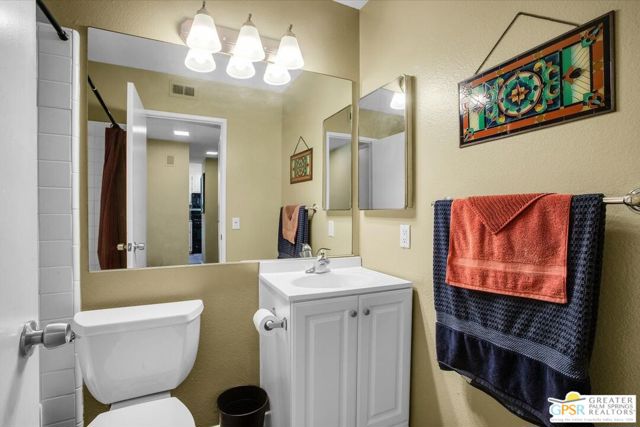 733 N Via Acapulco, Palm Springs CA: https://media.crmls.org/mediaz/9516cf06-6ef1-4248-87d5-0308e4fdbcf8.jpg
