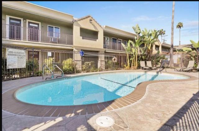 800 N Mollison Ave, El Cajon CA: https://media.crmls.org/mediaz/95179d4b-e11b-40c2-a0e7-0ec0eb568bde.jpg