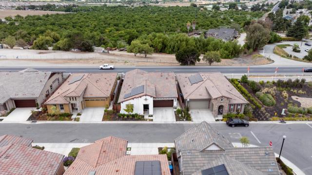 2102 White Oak Drive, Hollister CA: https://media.crmls.org/mediaz/9517a16c-da97-4b0d-b88b-4dc94f702586.jpg