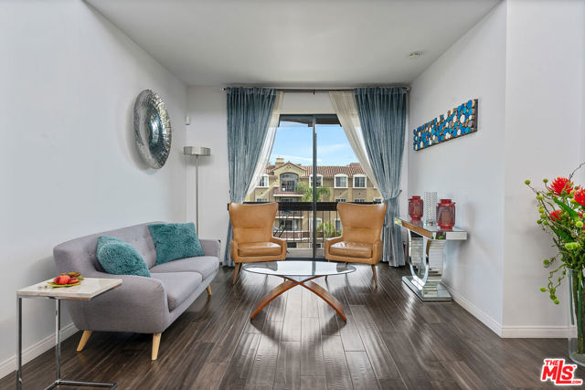 2175 S Beverly Glen Boulevard, Los Angeles CA: https://media.crmls.org/mediaz/9518080a-5a13-4aef-a5f8-08b0498431ca.jpg