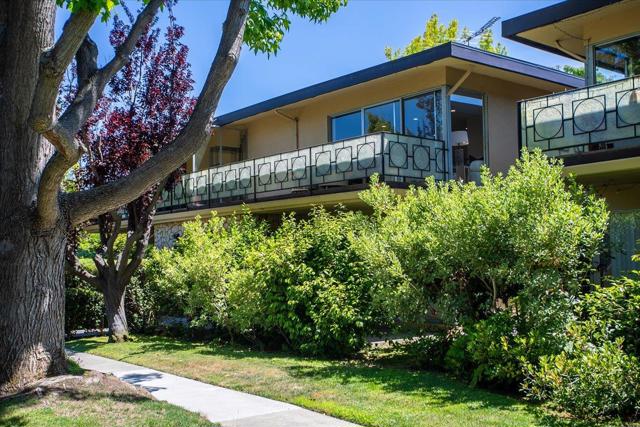 762 University Avenue, Palo Alto CA: https://media.crmls.org/mediaz/95183221-eea1-4415-9267-4423f50931e0.jpg
