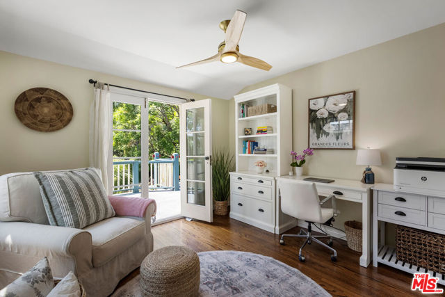 2555 N Altadena Drive, Altadena CA: https://media.crmls.org/mediaz/95185691-153c-4805-ac65-494c968ae0f3.jpg