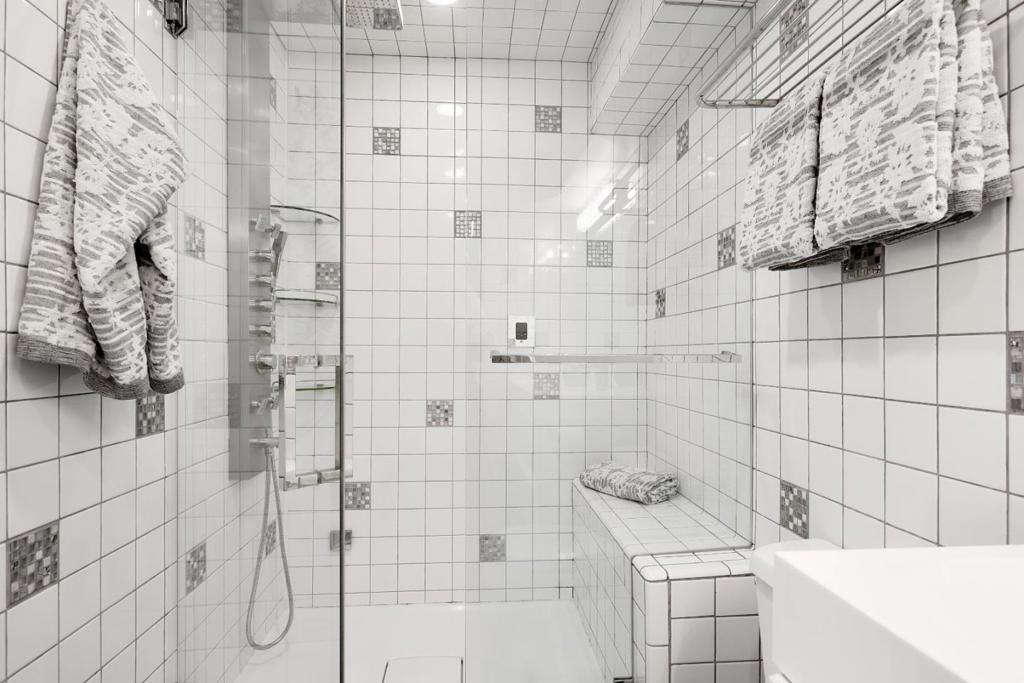 https://media.crmls.org/mediaz/9518718f-d3e6-4ec4-b55d-60bee13884a3.jpg?preset=X-Large