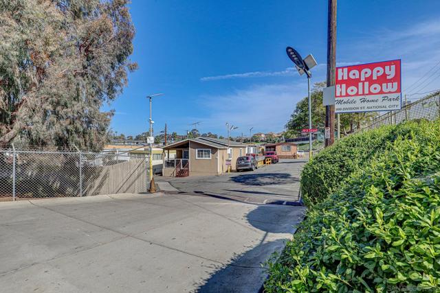 999 E Division St, National City CA: https://media.crmls.org/mediaz/95197fa0-15b7-4d2e-b00c-310a82a02c86.jpg