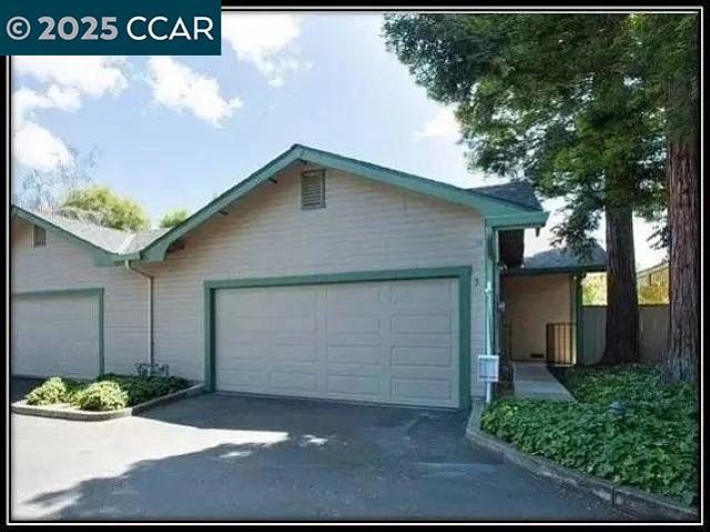 4214 Treat Blvd, Concord CA: https://media.crmls.org/mediaz/9519a5cf-2bca-4aae-b327-decd136e9905.jpg