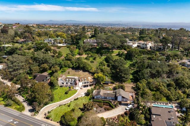 1935 Nautilus St, La Jolla CA: https://media.crmls.org/mediaz/951a64c4-7759-40cc-94ef-c3a9cb95e2c4.jpg