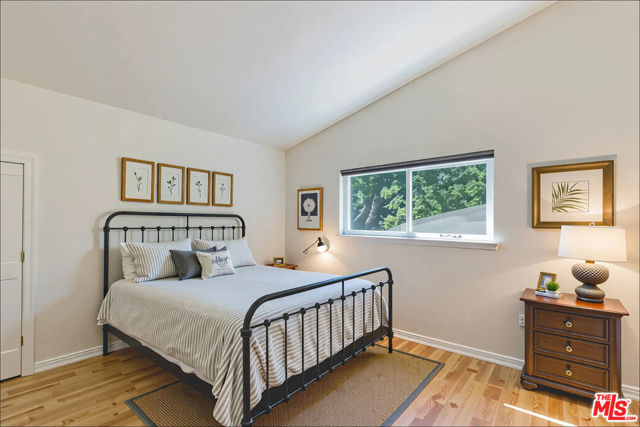 3735 Montuso Place, Encino CA: https://media.crmls.org/mediaz/951b3e40-a295-4f2f-b7c8-ba3b7b77cf18.jpg