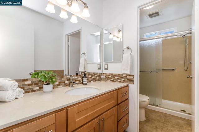 1769 Redwood Rd, Hercules CA: https://media.crmls.org/mediaz/951b57f1-b93e-4999-8399-0e64e363e271.jpg