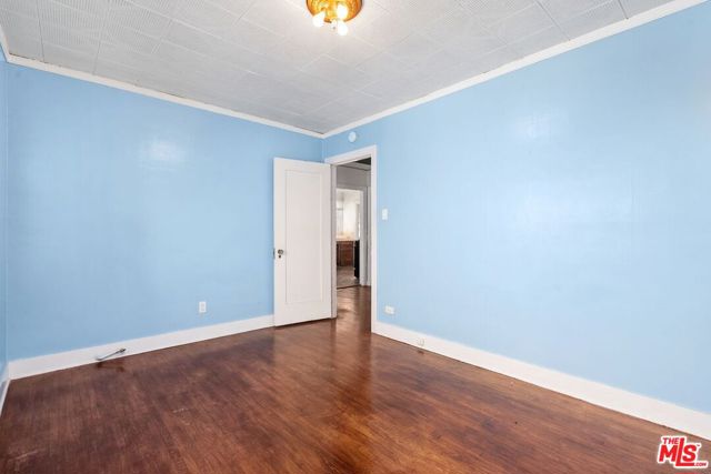 5021 Elmwood Avenue, Los Angeles CA: https://media.crmls.org/mediaz/951befc5-eedd-4053-a320-91d53f6f0250.jpg