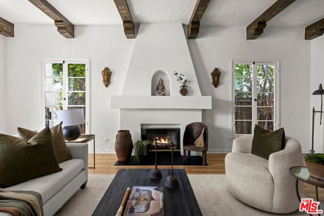 6410 Drexel Avenue, Los Angeles CA: https://media.crmls.org/mediaz/951c6919-65ad-4ead-b45a-e64ccb61ebfe.jpg