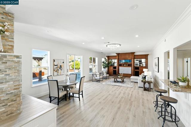 1023 Pebble Beach Dr, Clayton CA: https://media.crmls.org/mediaz/951c8d2c-6584-4e61-b701-21409100381b.jpg