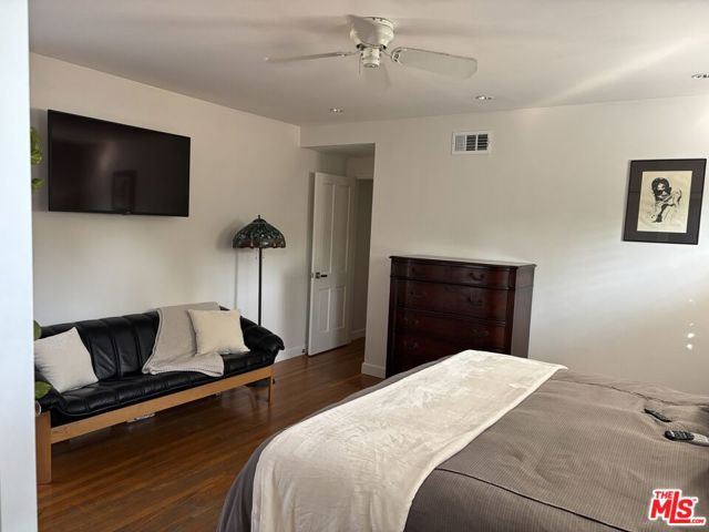 22491 Domingo Road, Woodland Hills CA: https://media.crmls.org/mediaz/951d029f-e102-4206-a964-5c2c0cbb12d6.jpg