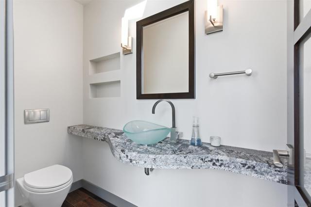 Image 30 of 60 For 2372 Oxford Ave