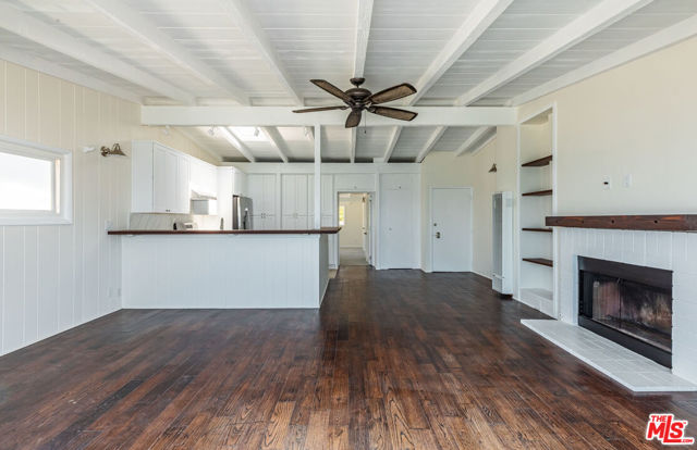 25408 Malibu Road, Malibu CA: https://media.crmls.org/mediaz/951dd169-2a5d-4edb-be0a-deea4fc9cbd1.jpg