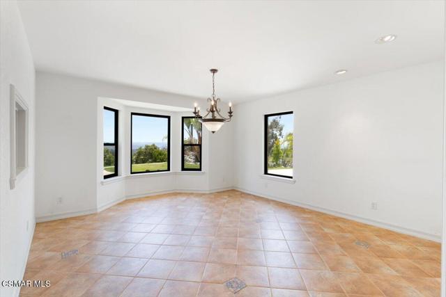 8445 Roseland Avenue, Moorpark CA: https://media.crmls.org/mediaz/951dd616-9f76-42d0-8c68-8a9b77f04f1a.jpg
