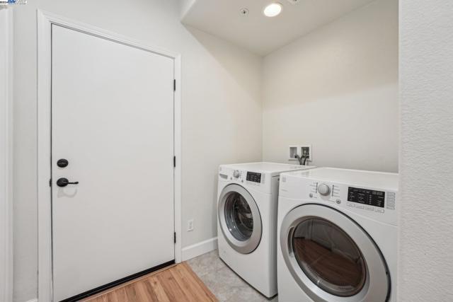 Image 24 of 45 For 23320 Wilmot Cir