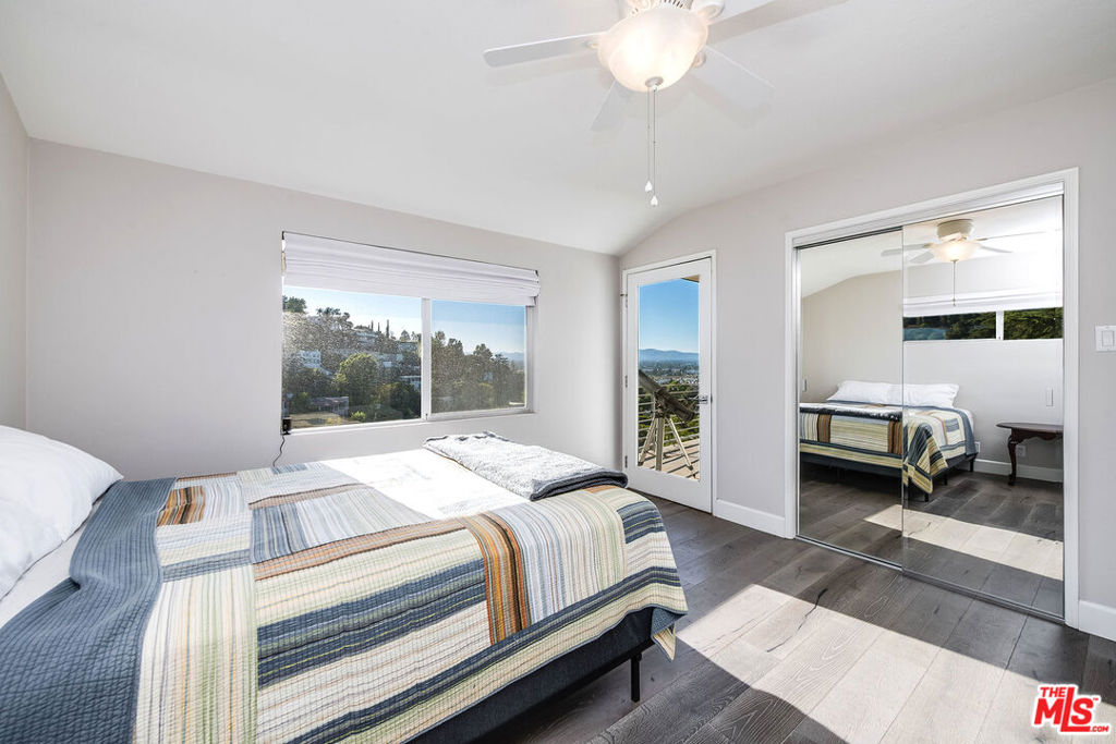 3909 Glenridge DriveSherman Oaks image #19