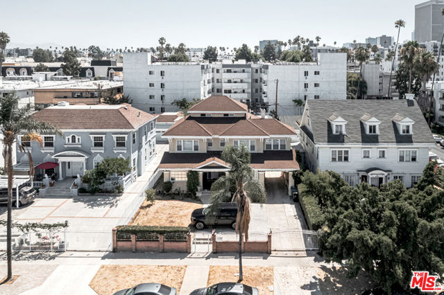 450 S Serrano Avenue, Los Angeles CA: https://media.crmls.org/mediaz/951ffd2f-a2dd-4863-a783-0eefda6d1a01.jpg
