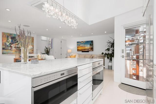 1729 Coast Blvd, Del Mar CA: https://media.crmls.org/mediaz/952010ac-a281-46ba-b121-6c49fcee92b9.jpg