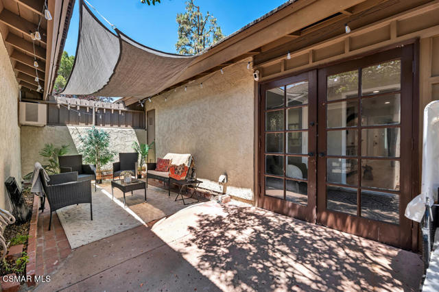 1118 Bright Glen Circle, Westlake Village CA: https://media.crmls.org/mediaz/95203946-1066-49e7-9048-d82afbbe12e9.jpg