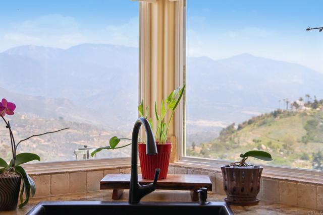 Detail Gallery Image 13 of 71 For 944 Rainbow Crest Rd, Fallbrook,  CA 92028 - 3 Beds | 2 Baths