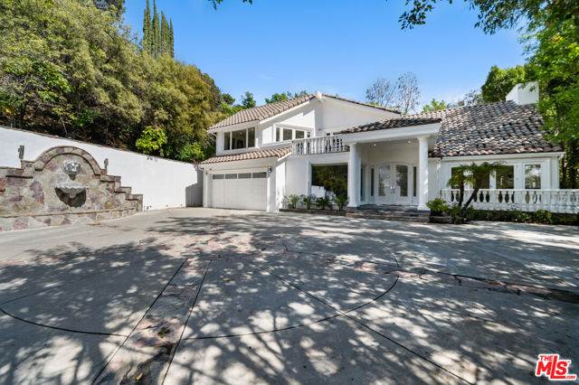 16221 Elisa Place, Encino CA: https://media.crmls.org/mediaz/95207d58-deaf-4392-b403-90dd1dfa0aa1.jpg
