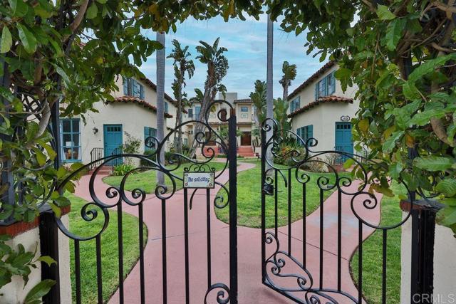 751 G Avenue, Coronado CA: https://media.crmls.org/mediaz/952083bb-5c38-42b0-91ad-1ac51933d2eb.jpg