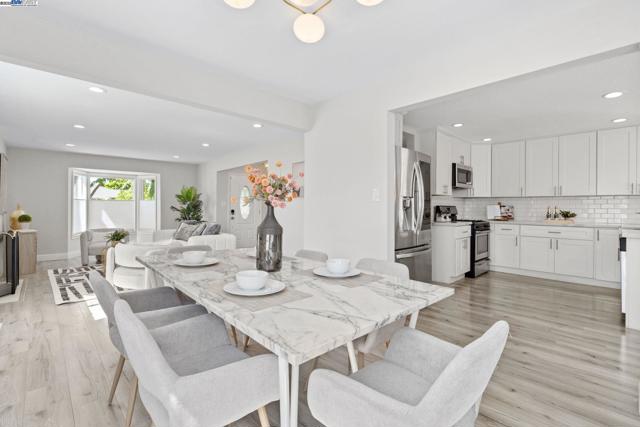 955 Maud Ave, San Leandro CA: https://media.crmls.org/mediaz/95209993-5d0c-41f1-97b2-bb729410c37c.jpg