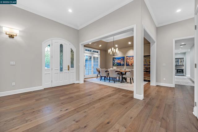 10 Woodside Dr, Danville CA: https://media.crmls.org/mediaz/9520ae84-407d-47d8-820a-399e6efbba38.jpg