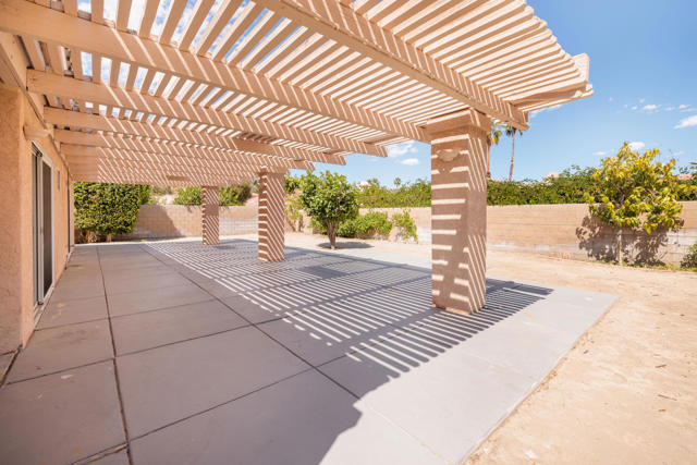 40670 Posada Court, Palm Desert CA: https://media.crmls.org/mediaz/9520c95a-47b4-421a-8e68-2c1687a604f1.jpg