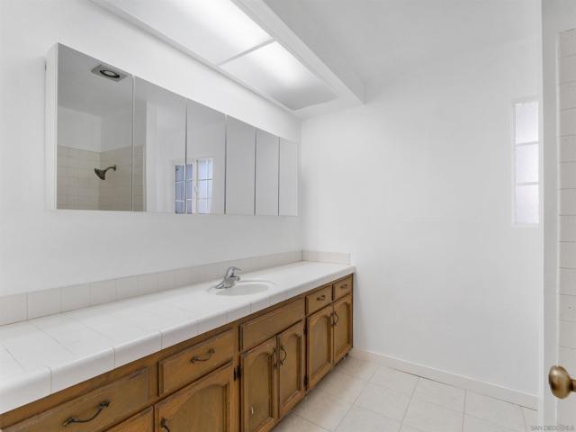 1621 Lilac, Ramona CA: https://media.crmls.org/mediaz/95215688-442e-4f67-82be-8c3c01d3b5ff.jpg