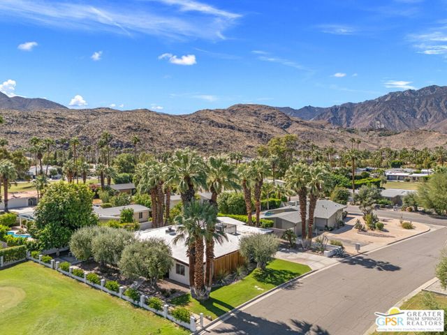 5155 E Bobolink Lane, Palm Springs CA: https://media.crmls.org/mediaz/95218e27-7423-4fbe-bcb5-e1b547038fef.jpg