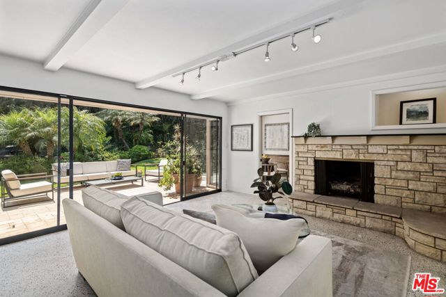515 Warner Avenue, Los Angeles CA: https://media.crmls.org/mediaz/9521d24d-761c-45ad-996e-1b4037349d84.jpg