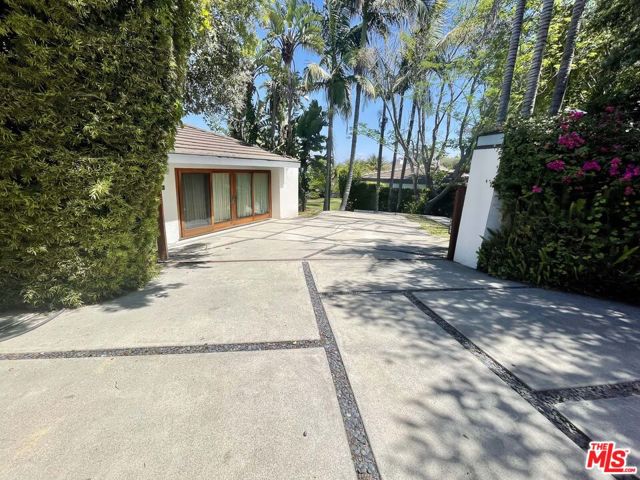1000 Stradella Road, Los Angeles CA: https://media.crmls.org/mediaz/9521f1aa-88a2-4e4d-adae-d1dacd5a0027.jpg